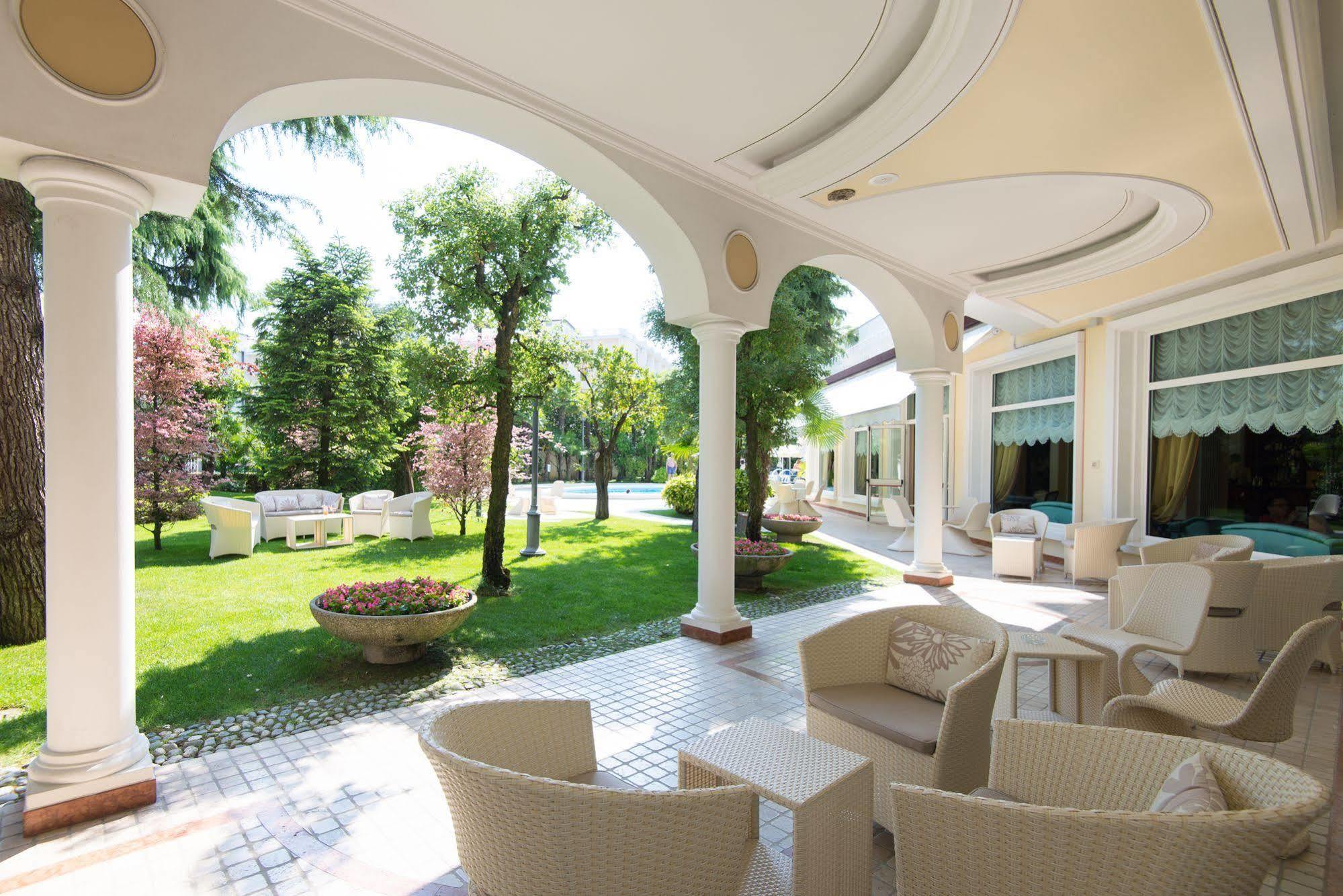 Hotel Due Torri Abano Terme Exterior photo